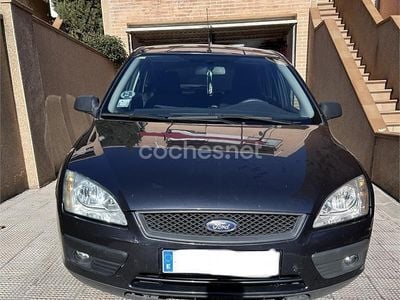 Gris / plata Usado 2007 Ford Focus Trend Berlina | 3690 € (Precio justo)