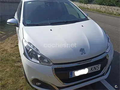 Usado Peugeot 208 110 CV (80 kW) 2018 Blanco Utilitario