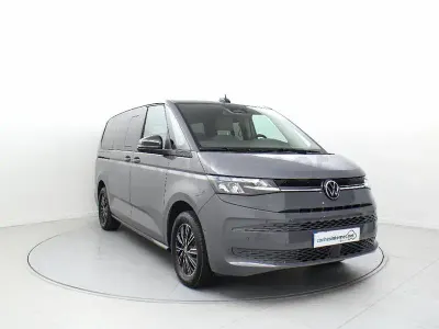 Usado VW Multivan Life 150 CV (110 kW) 2025 Azul Monovolumen
