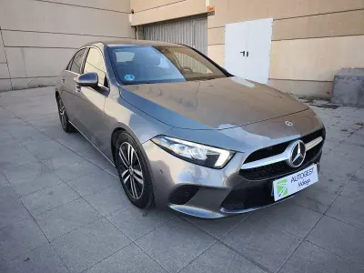 Usado Mercedes A180 116 CV (85 kW) 2022 Gris Berlina