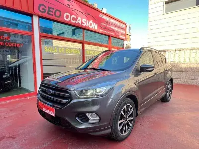 Usado Ford Kuga ST-Line 150 CV (110 kW) 2017 Gris / plata SUV