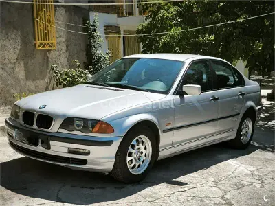 Usado BMW 318 115 CV (84 kW) 1998 Gris / plata Familiar