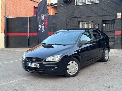 Usado Ford Focus Trend 100 CV (73 kW) 2006 Negro Berlina