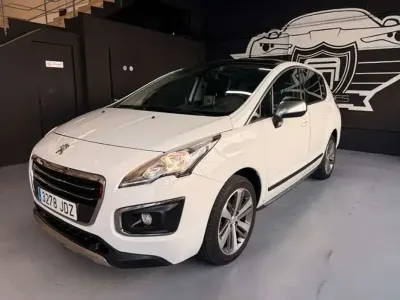 Usado Peugeot 3008 Allure 120 CV (88 kW) 2015 Blanco Familiar
