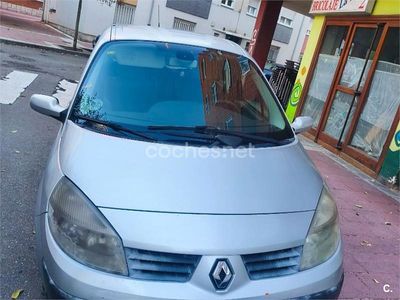 Gris / plata Usado 2006 Renault Scénic II Dynamique Monovolumen | 2200 € (Precio justo)