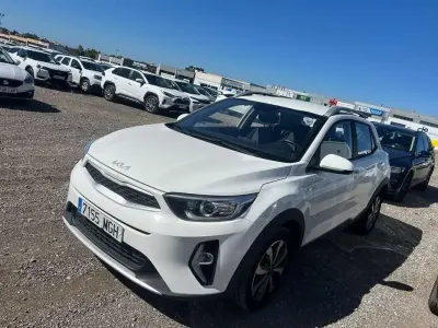 Usado Kia Stonic 101 CV (74 kW) 2023 Blanco SUV