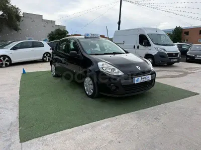 Usado Renault Clio II Authentique 75 CV (55 kW) 2010 Negro Berlina