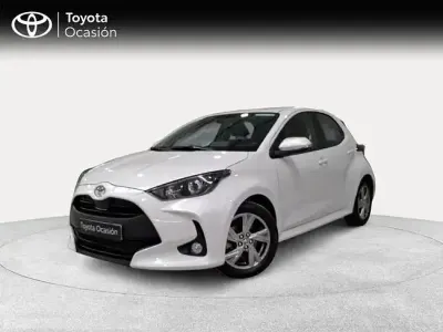 Usado Toyota Yaris Hybrid Active 116 CV (85 kW) 2025 Blanco Berlina