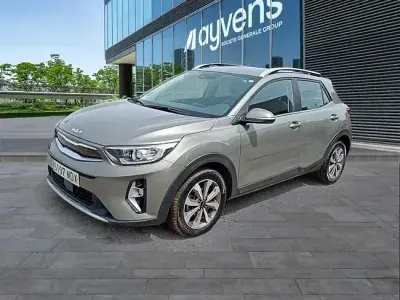 Usado Kia Stonic 120 CV (88 kW) 2023 Verde SUV