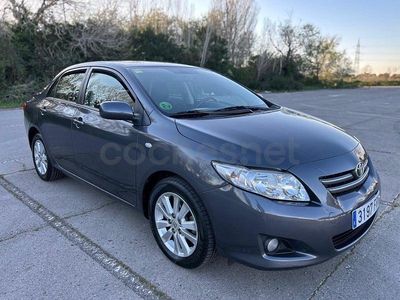 Usado Toyota Corolla Sol 110 CV (80 kW) 2007 Gris / plata Berlina