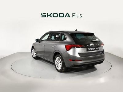 Usado Skoda Scala Selection 95 CV (69 kW) 2024 Gris Utilitario