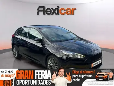Usado Ford Focus ST-Line 125 CV (91 kW) 2017 Negro Utilitario