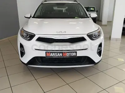 Usado Kia Stonic 84 CV (61 kW) 2023 Blanco SUV