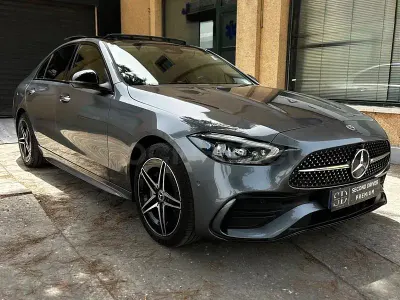 Usado Mercedes C300e 313 CV (230 kW) 2025 Gris / plata Berlina