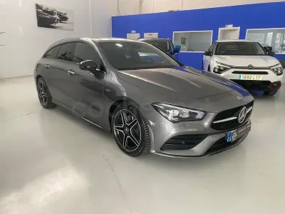 Usado Mercedes CLA200 Shooting Brake 150 CV (110 kW) 2021 Gris / plata Familiar