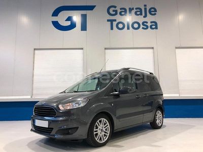 Usado Ford Tourneo Courier Titanium 100 CV (73 kW) 2019 Gris / plata Monovolumen