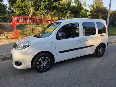 Usado Renault Kangoo Expression 90 CV (66 kW) 2015 Blanco Monovolumen