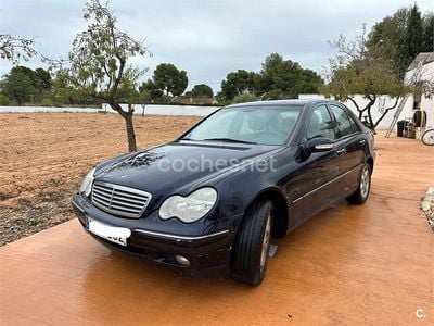 Azul Usado 2005 Mercedes C240 Classic Berlina | 5000 €