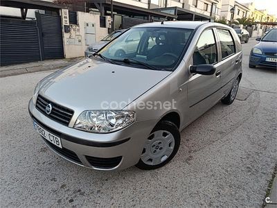 Usado Fiat Punto Dynamic 60 CV (44 kW) 2004 Gris / plata Utilitario