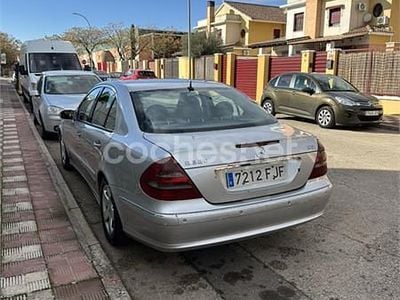 Usado Mercedes E320 Avantgarde 204 CV (150 kW) 2004 Gris / plata Berlina