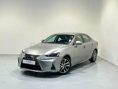 Usado Lexus IS300h Executive Line 223 CV (164 kW) 2018 Gris / plata Berlina
