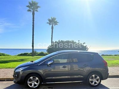 Usado Peugeot 3008 Premium 110 CV (80 kW) 2010 Gris / plata Familiar