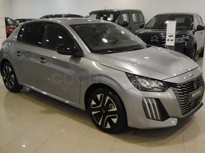 Usado Peugeot 208 Allure 110 CV (80 kW) 2025 Gris / plata Utilitario