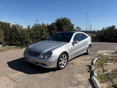 Usado Mercedes C220 143 CV (105 kW) 2001 Gris / plata Berlina