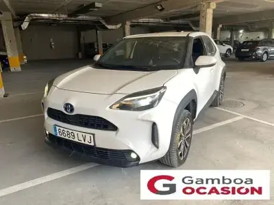 Usado Toyota Yaris Active 115 CV (84 kW) 2021 Blanco Utilitario