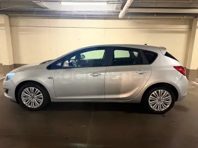 Usado Opel Astra Selective 115 CV (84 kW) 2012 Gris / plata Berlina