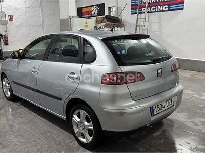 Usado Seat Ibiza Sport 64 CV (47 kW) 2005 Gris / plata Utilitario