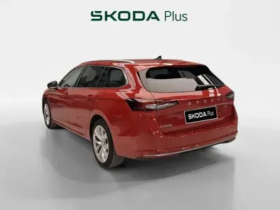 Usado Skoda Superb LAURIN & KLEMENT 204 CV (150 kW) 2024 Rojo Familiar