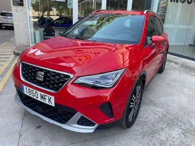 Usado Seat Arona Xperience 110 CV (80 kW) 2023 Granate SUV