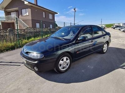 Usado Renault Laguna 100 CV (73 kW) 1998 Azul Berlina