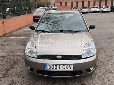 Beige Usado 2003 Ford Fiesta Trend Berlina | 1500 € (Precio justo)