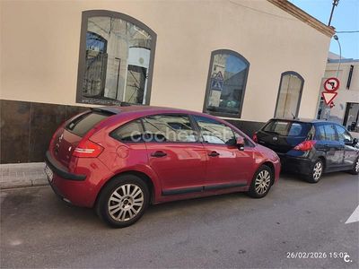 Usado Citroën C4 Exclusive 110 CV (80 kW) 2006 Rojo Berlina