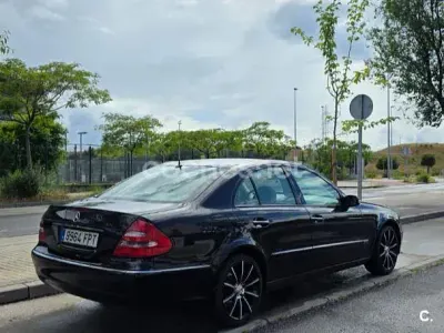 Usado Mercedes E220 Elegance 150 CV (110 kW) 2004 Negro Berlina