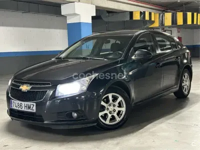 Usado Chevrolet Cruze LT 163 CV (119 kW) 2012 Negro Berlina