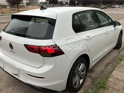 Używany VW Golf VIII 115 KM (84 kW) 2022 Biały Sedan/Limuzyna