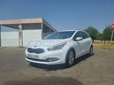 Usado Kia Ceed Sportswagon 110 CV (80 kW) 2014 Blanco Familiar