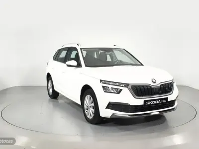 Usado Skoda Kamiq Ambition 110 CV (80 kW) 2021 Blanco SUV