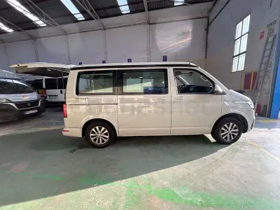 Usado VW California Beach 150 CV (110 kW) 2022 Blanco Van