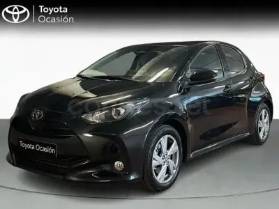 Usado Toyota Yaris Hybrid Active 116 CV (85 kW) 2025 Negro Berlina