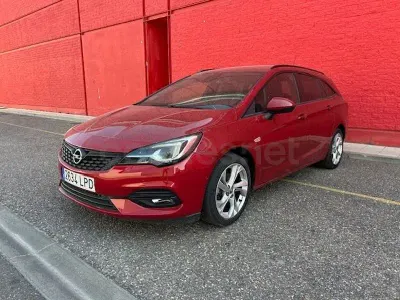 Usado Opel Astra GS Line 130 CV (95 kW) 2021 Rojo Familiar