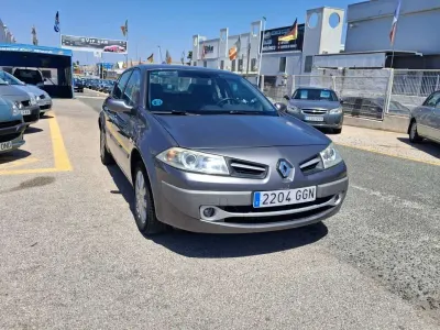 Usado Renault Mégane III Dynamique 111 CV (81 kW) 2008 Gris Utilitario