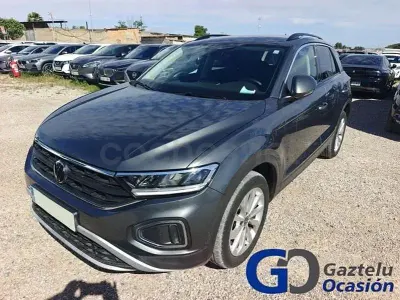 Usado VW T-Roc Life 110 CV (80 kW) 2022 Gris / plata SUV