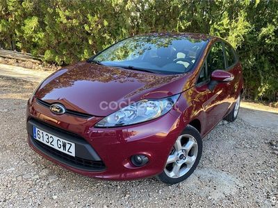 Usado Ford Fiesta Trend 96 CV (70 kW) 2010 Rojo Utilitario