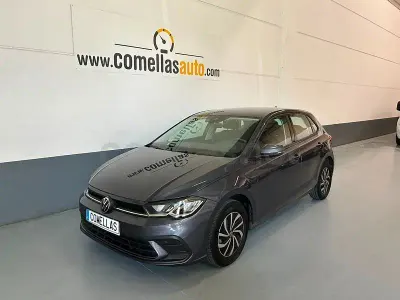 Usado VW Polo Life 95 CV (69 kW) 2022 Gris / plata Utilitario