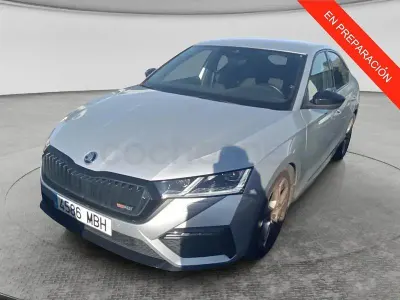 Usado Skoda Octavia RS 200 CV (147 kW) 2022 Gris / plata Berlina