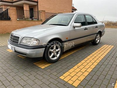 Gris / plata Usado 2002 Mercedes C220 Classic Berlina | 4200 € (Precio justo)